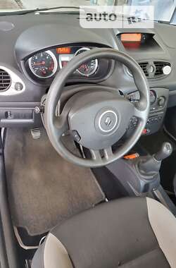 Хэтчбек Renault Clio 2009 в 