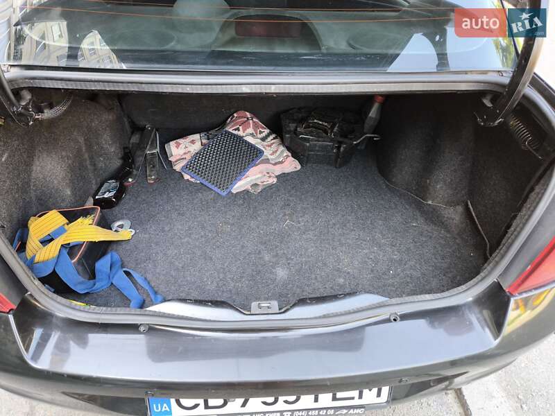 Хэтчбек Renault Clio 2006 в Чернигове