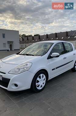 Хэтчбек Renault Clio 2010 в 