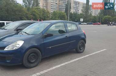 Хэтчбек Renault Clio 2006 в 
