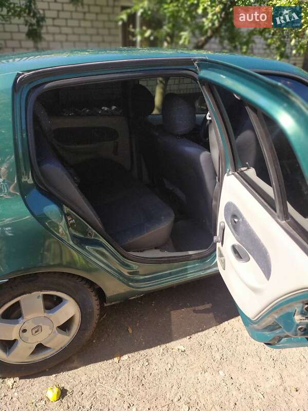 Хетчбек Renault Clio 2004 в Голованівську
