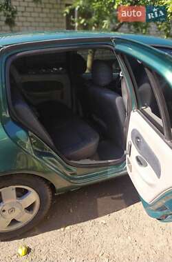Хэтчбек Renault Clio 2004 в 