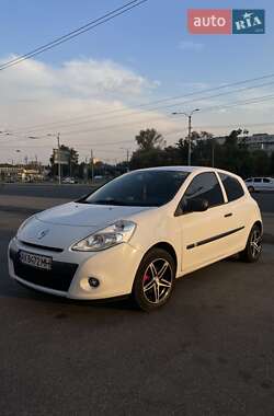 Хэтчбек Renault Clio 2011 в 