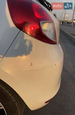 Хэтчбек Renault Clio 2011 в 
