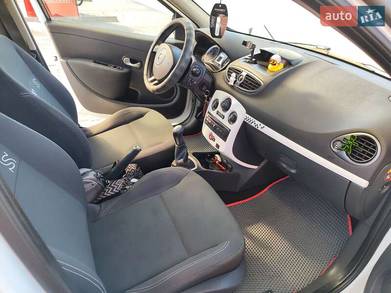 Хэтчбек Renault Clio 2012 в Луцке