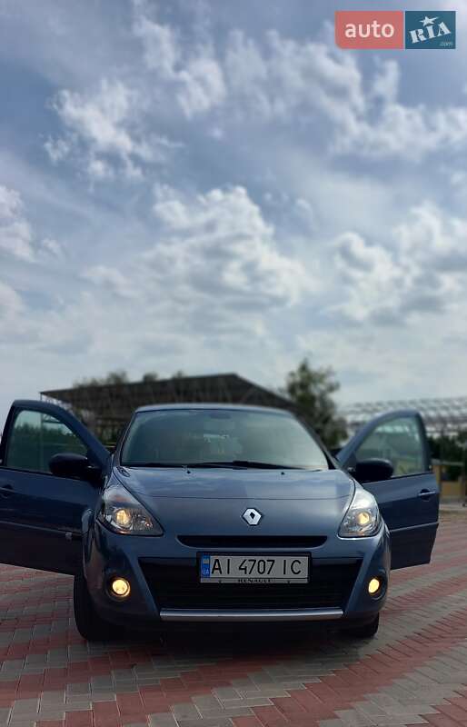 Хэтчбек Renault Clio 2010 в 