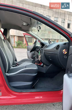 Хэтчбек Renault Clio 2009 в 