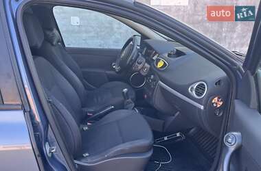 Хэтчбек Renault Clio 2006 в 