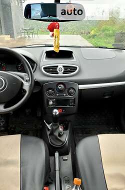 Хэтчбек Renault Clio 2009 в Новой Ушице