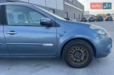 Хэтчбек Renault Clio 2011 в 