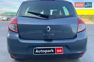 Хэтчбек Renault Clio 2011 в 