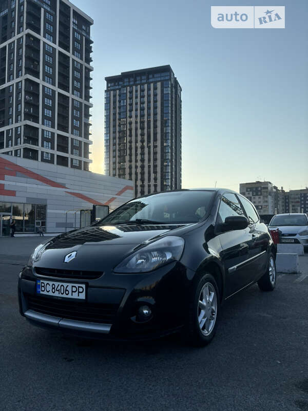 Хэтчбек Renault Clio 2011 в Львове