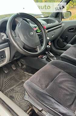 Седан Renault Clio 2006 в Смілі