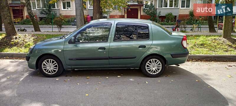 Седан Renault Clio 2005 в 