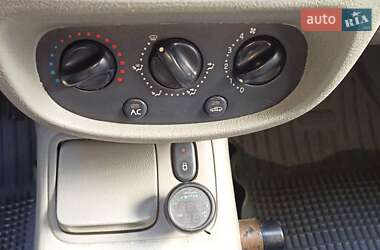 Седан Renault Clio 2005 в 