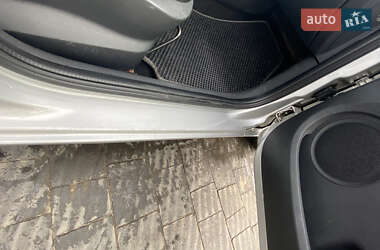 Хэтчбек Renault Clio 2009 в 
