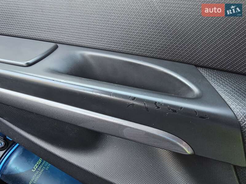 Універсал Renault Clio 2015 в Києві фото 25 Універсал Renault Clio 2015 в Києві