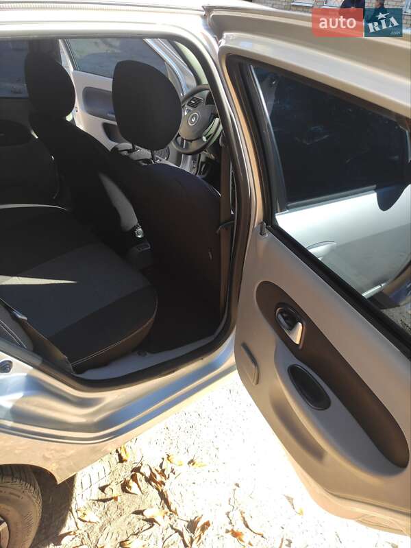 Седан Renault Clio 2011 в Херсоне