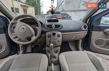 Хэтчбек Renault Clio 2006 в 