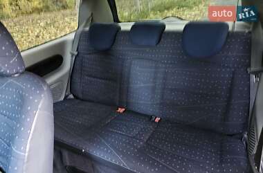 Хэтчбек Renault Clio 2004 в 