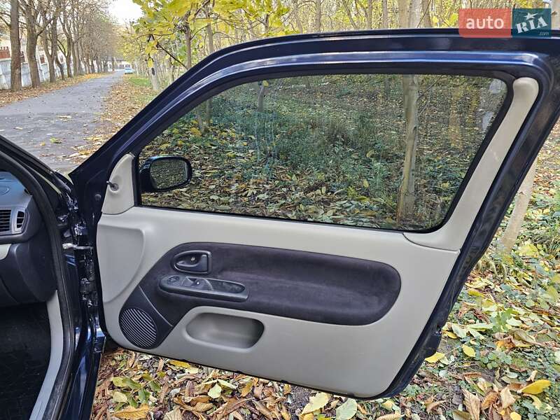 Хэтчбек Renault Clio 2004 в Виннице