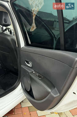 Хэтчбек Renault Clio 2012 в 