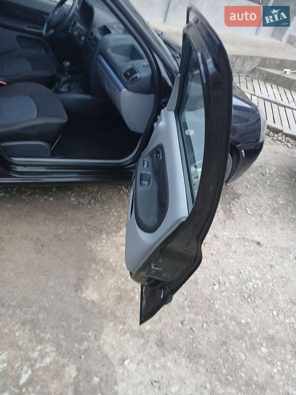 Седан Renault Clio 2007 в Борщеві
