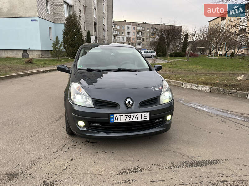 Хэтчбек Renault Clio 2006 в Калуше