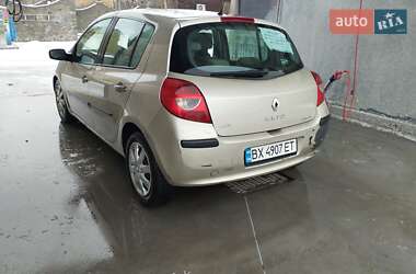 Хэтчбек Renault Clio 2007 в Нетешине