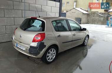 Хэтчбек Renault Clio 2007 в Нетешине