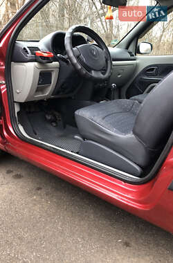 Хэтчбек Renault Clio 2003 в 