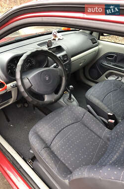 Хэтчбек Renault Clio 2003 в 