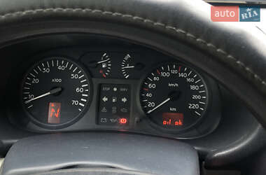 Хэтчбек Renault Clio 2003 в 
