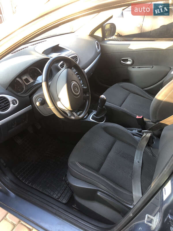 Хэтчбек Renault Clio 2011 в Ивано-Франковске