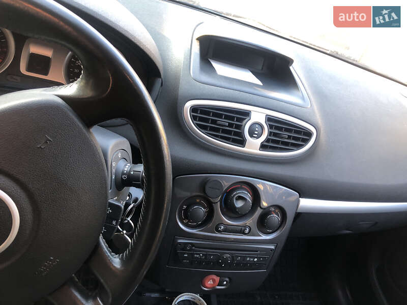 Хэтчбек Renault Clio 2011 в Ивано-Франковске