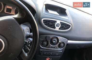 Хэтчбек Renault Clio 2011 в 