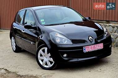 Хэтчбек Renault Clio 2006 в 