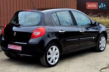 Хэтчбек Renault Clio 2006 в 