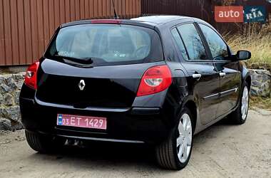 Хэтчбек Renault Clio 2006 в 