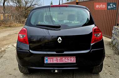 Хэтчбек Renault Clio 2006 в 