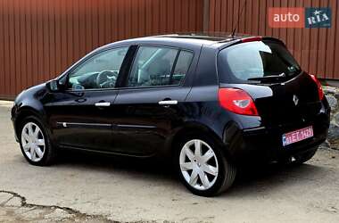 Хэтчбек Renault Clio 2006 в 