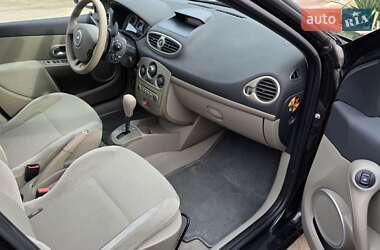 Хэтчбек Renault Clio 2006 в 
