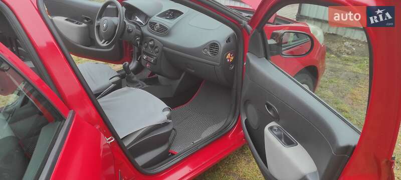 Хэтчбек Renault Clio 2009 в Умани