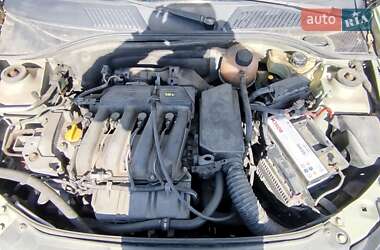 Хэтчбек Renault Clio 2003 в 