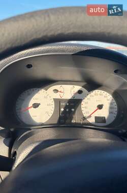 Хэтчбек Renault Clio 2002 в 