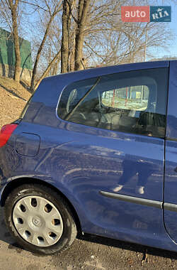 Хэтчбек Renault Clio 2008 в 
