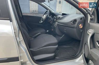 Хэтчбек Renault Clio 2007 в 