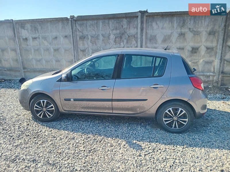 Хетчбек Renault Clio 2010 в Івано-Франківську