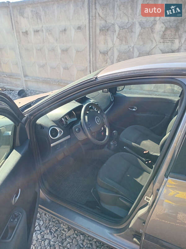 Хетчбек Renault Clio 2010 в Івано-Франківську
