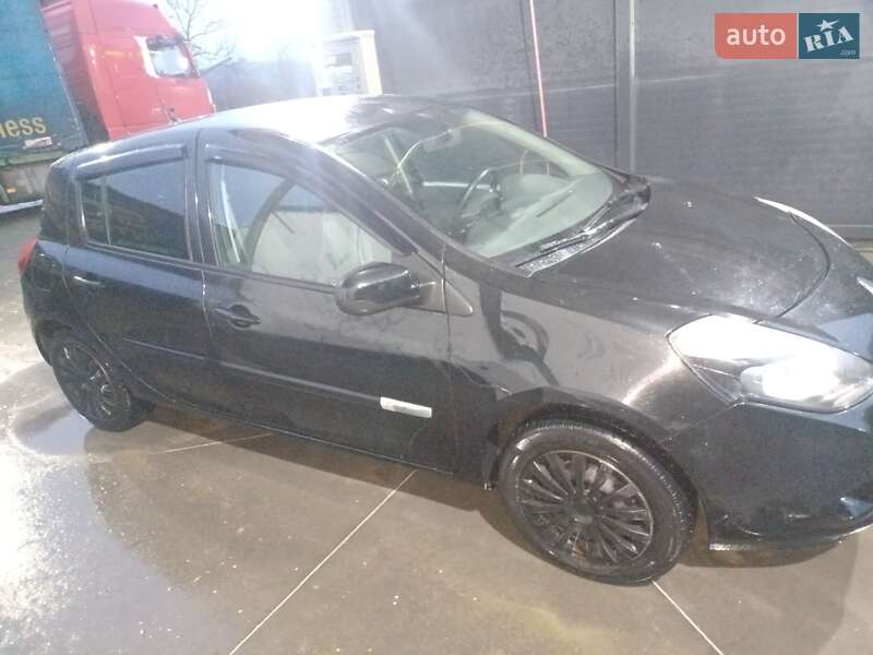 Хетчбек Renault Clio 2012 в Чернівцях